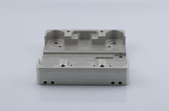 精密零件加工廠如何在CNC精密零件加工行業生存？